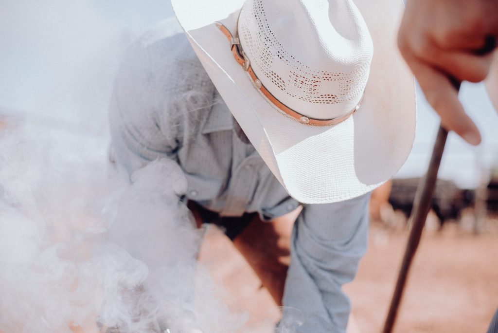Sombreros cowboy: protégete del sol con estilo