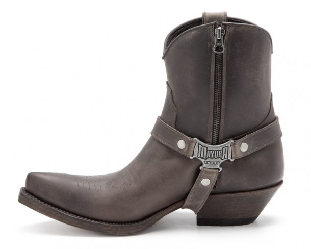 Mid calf mens Mayura cowboy boots with matching straps and side zipper