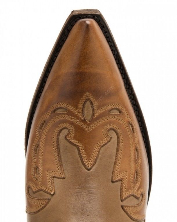 Puedes comprar en nuestra tienda online estas botas cowboy unisex Mayura en combinación de cuero vacuno marrón / coñac y tacón cubano bajo.