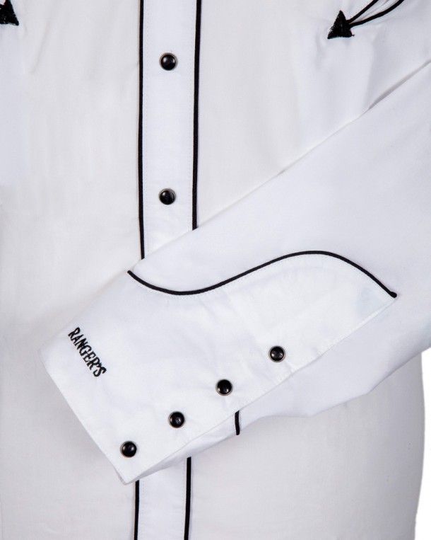 Camisa estilo vaquero para hombre en color blanco con bolsillos decorativos y botones a presión perlados