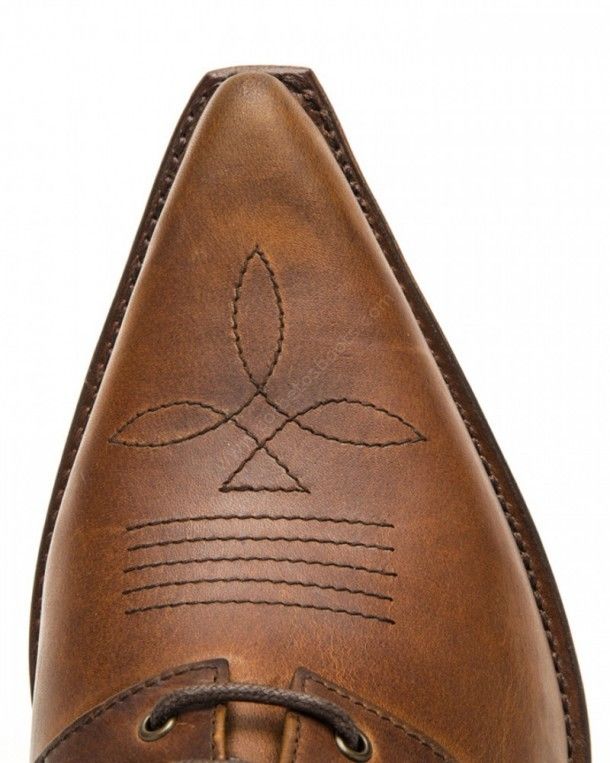 11003 Mezcal Evolution Tang | Puedes comprar en nuestra tienda online estos zapatos Sendra para hombre cuero color coñac con bordado vaquero.