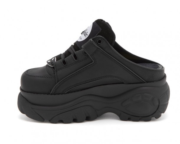 Zapatos de plataforma abiertos Buffalo London color negro