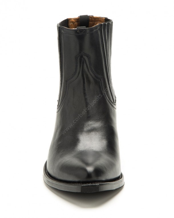 13836 Lia Snowbut Negro | Buy at our online western shop these black cowhide Sendra ankle boots for ladies with engraved silver heel guards.