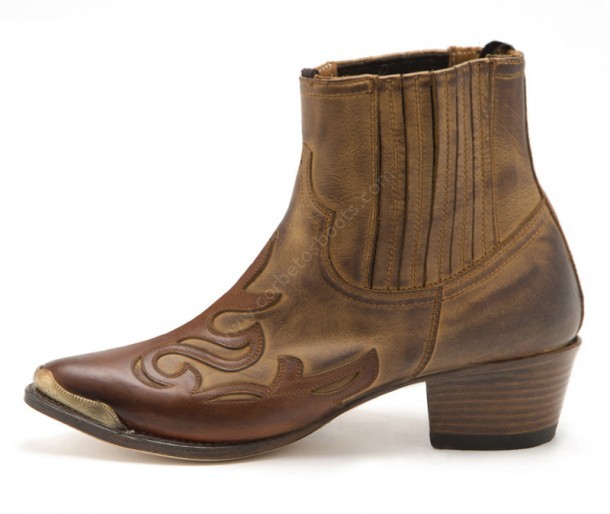 Women Sendra brown ankle boots with golden engraved tips