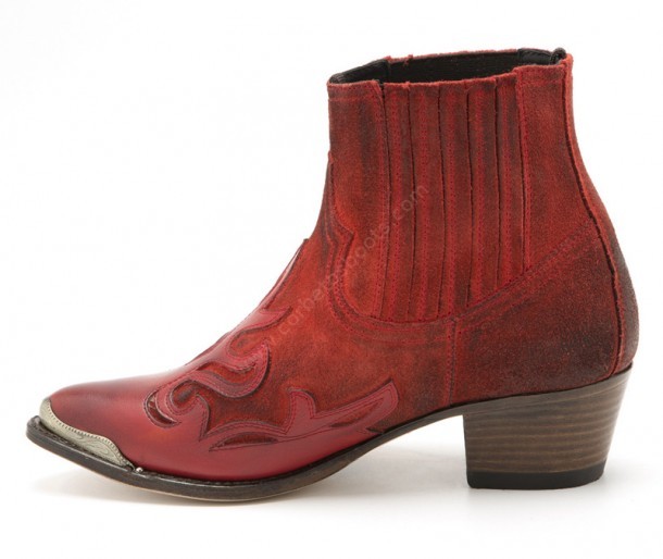 13924 Lia Rocío Pomodoro Usado Negro-Serraje Sandía Usado Negro | Buy at our online shop this fashion Sendra red suede ankle boots for ladies.