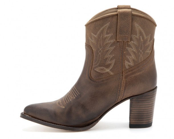 Do you want to buy cowboy style short boots with high heel? You will love these Sendra boots!