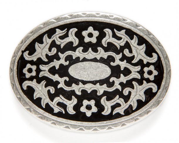 Vintage look belt buckle with western motifs and black enamel