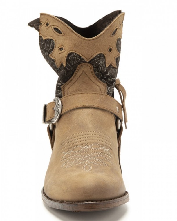 Rounded toe cowgirl fashion Sendra short leg boots