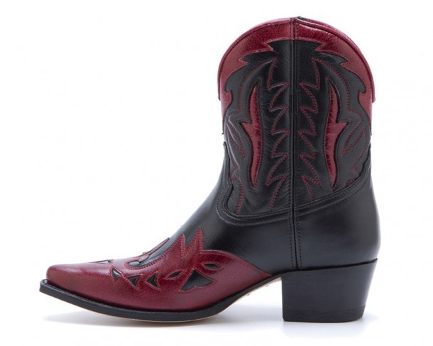 Ladies Sendra western fashion short leg boots made with ruby red and shiny black leather