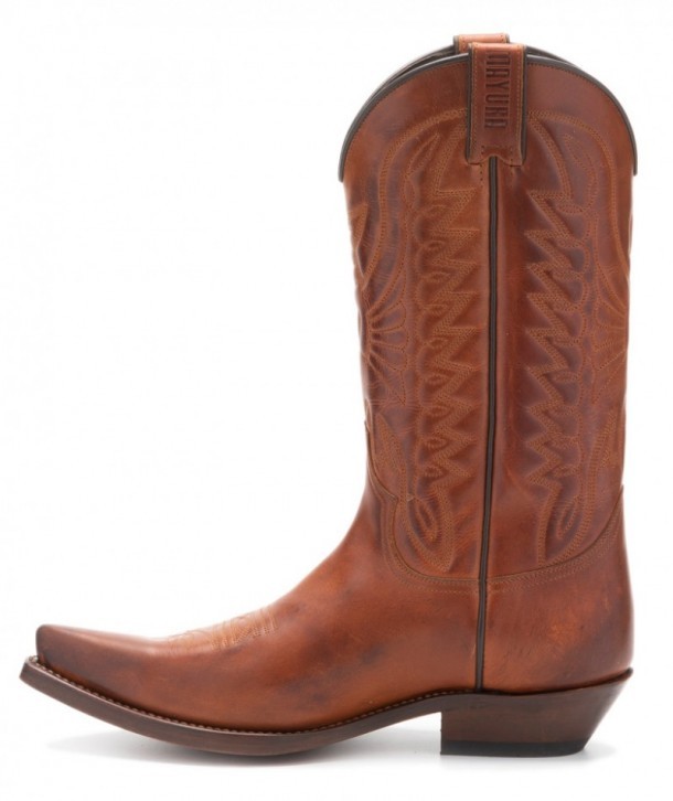 Buy your new cowboy boots of the best quality at Corbeto
