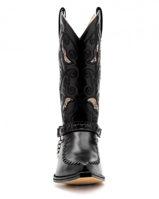 Compra online las nuevas botas cowboy Sendra para hombre en cuero negro con arnés decorativo y detalles en piel de serpiente