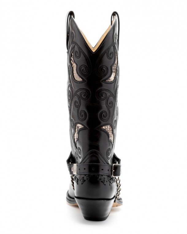 Botas tejanas Sendra Boots para hombre modelo 2829 en cuero negro con trenzado en la pala, suela de cuero y cosido Goodyear