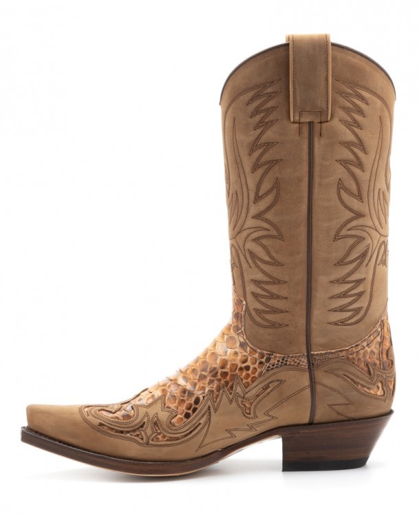 Venta botas cowboy Sendra para hombre hechas con piel de serpiente auténtica disponibles en la tienda online de Corbeto