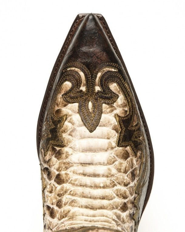 3840 Cuervo Barbados Camello-Pitón Barriga Natural | Compra estas botas Sendra para hombre hechas en piel de serpiente natural y cuero marrón gastado.