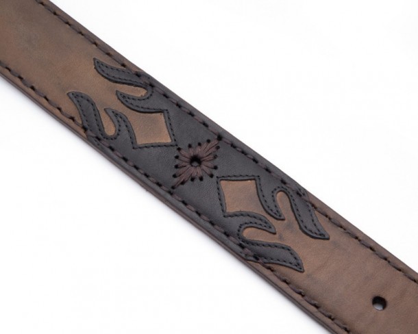 Cinturón vaquero cuero marrón engrasado con diseño charro en negro y bordados