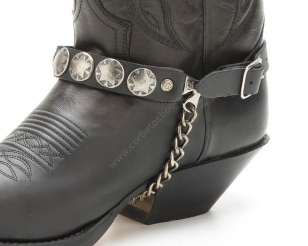 Arneses negros para botas Sendra con chapa estrella envejecida