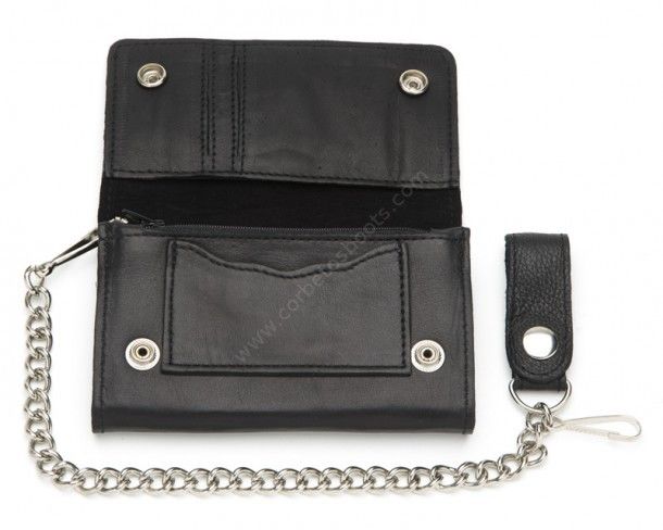 Podrás comprar esta cartera con cadena custom sencilla y práctica con muchos compartimentos y hecha en piel negra en nuestra tienda online.