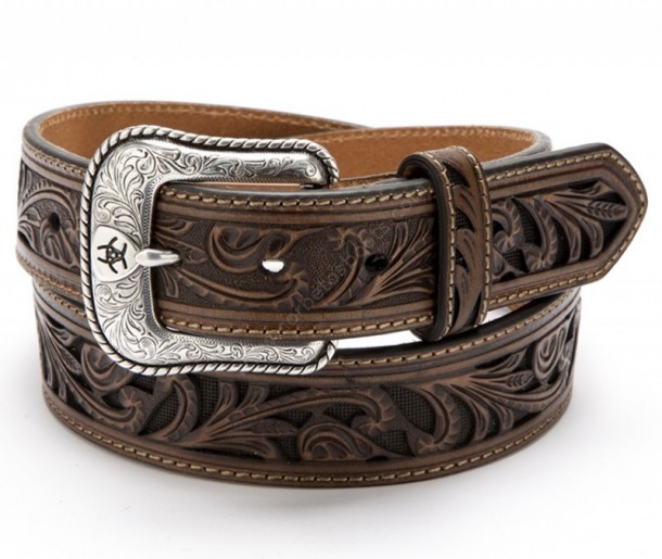 A1026467 | Cinturón western Ariat cuero marrón repujado sobre fondo negro -  Corbeto's Boots