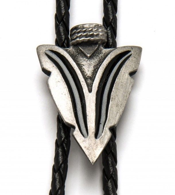 Buy easily at our western shop this unisex cowboy bolo tie with a black enameled pewter arrowhead between many other Native American products.