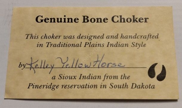 Compra en nuestra tienda online esta fabulosa gargantilla hecha con hueso natural tallado a mano por nativos americanos sioux en Estados Unidos.