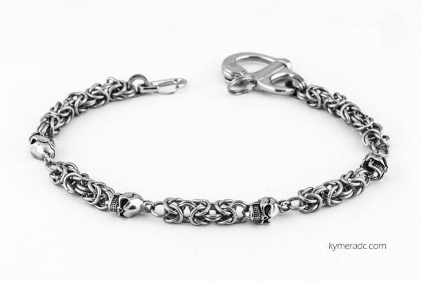 ¿Te has fijado en lo guapas que son las calaveras de acero inoxidable de esta cadena para cartera custom / metal? Cómprala en nuestra tienda online.