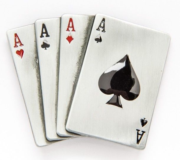 Compra en nuestra tienda online especializada en complementos rockabilly esta hebilla en forma de cartas con un póker de ases desplegado.