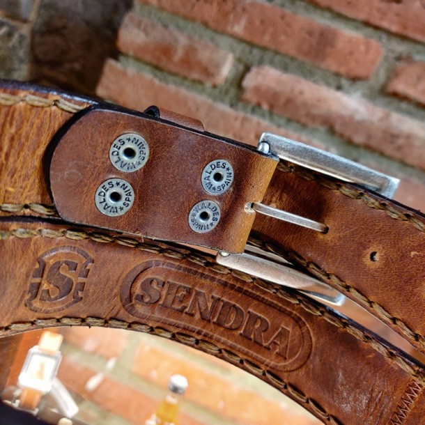 Sendra western style belt for men and women decorated with conchos. For sale at Corbeto