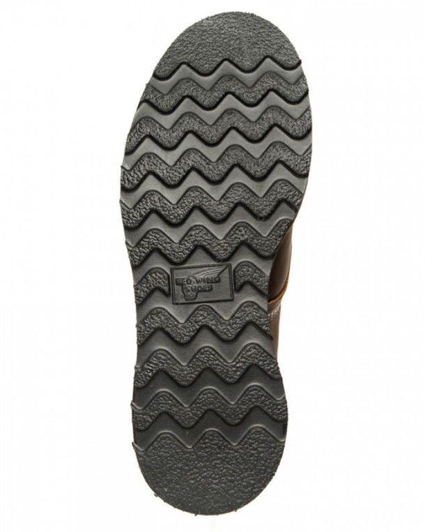 8886 Moc Toe Copper | Encuentra en tu tienda Red Wing en Barcelona esta bota con cordones color marrón engrasado y suela de goma de crepé negra.
