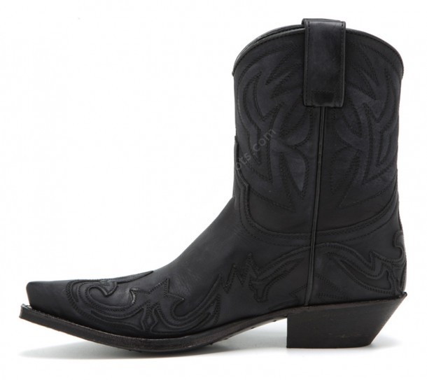 Cowgirl style low heel midcalf Sendra boots