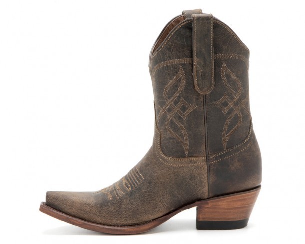 Bota corta marron estilo cowboy para mujer marca Denver Boots con tacón alto