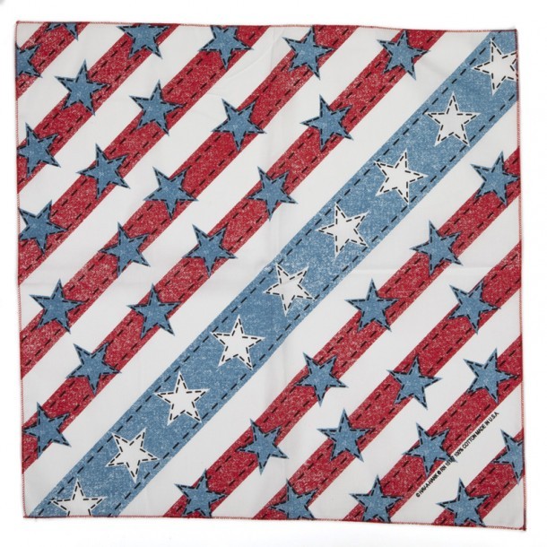 Pañuelo de moda vaquera con el estampado de la bandera americana estilo denim con colores desgastados. El complemento perfecto para tus tejanos.