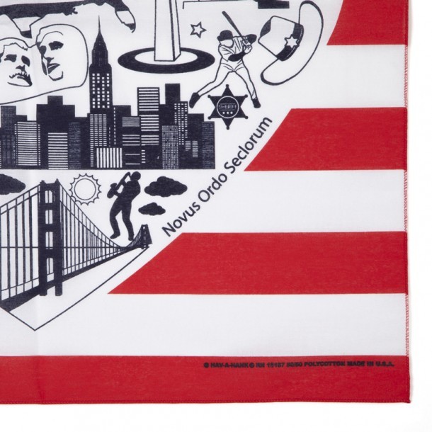 Dale un toque Yankee a tu look con este espectacular pañuelo tipo bandana estampado con la bandera americana y sus monumentos más famosos