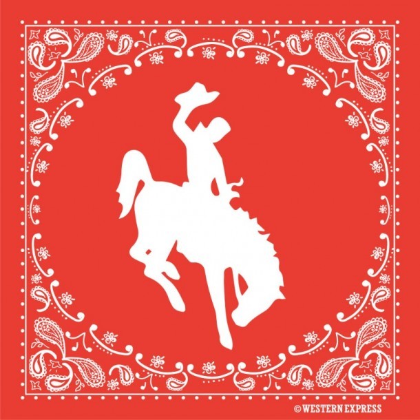 Bandana cowboy roja con silueta vaquero encima de caballo salvaje