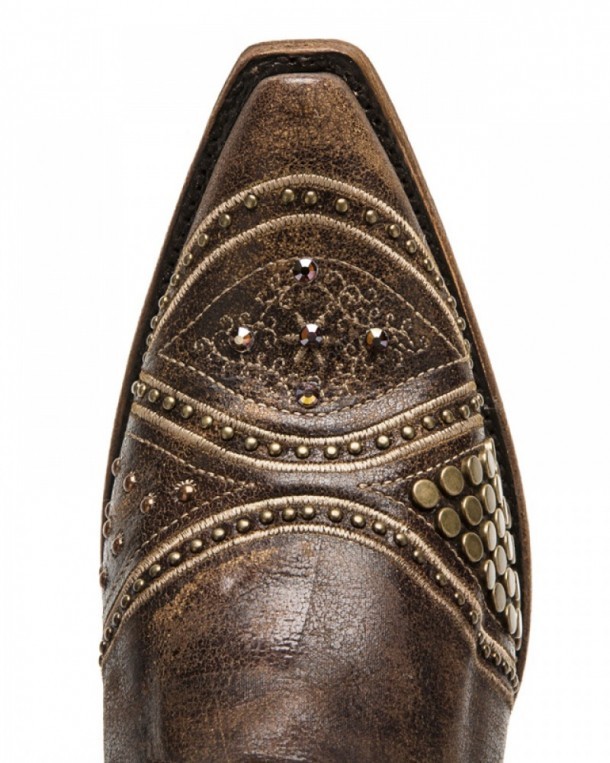 Botas moda mujer Corral Boots cuero marrón y remaches en bronce