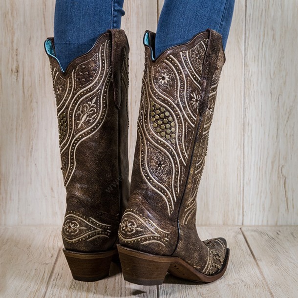 Botas fashion western Corral Boots piel marrón y remaches en bronce