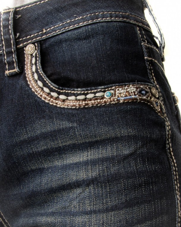 Jeans cowboy azules para mujer diseñados en USA con bordados indios