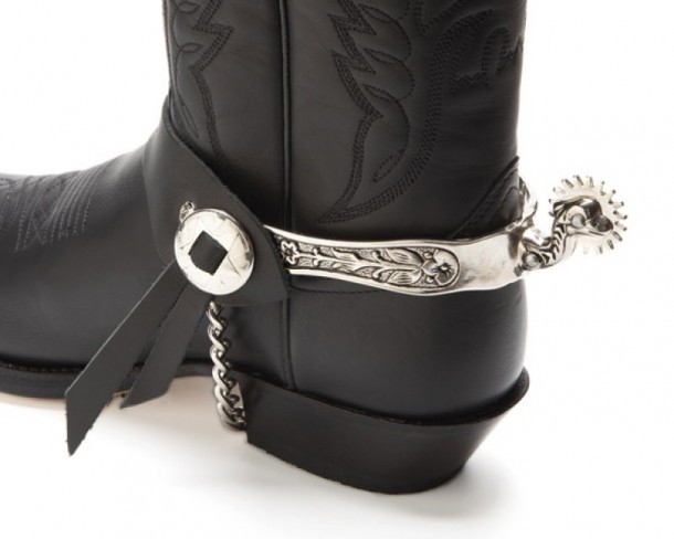 Espuelas texanas Sendra con cincha ajustable negra para botas cowboy