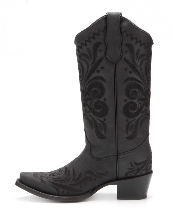 Snip toe matte black leather women western boots with Mexican style embroideries